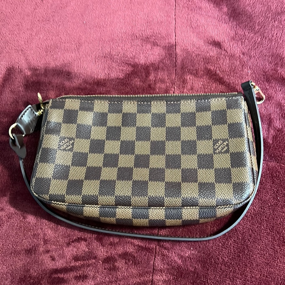 Louis Vuitton damier ebene pochette